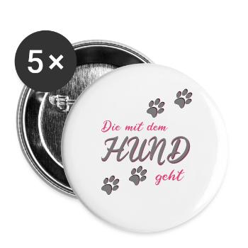 Die mit dem Hund geht, Dog Gassi Hundeliebhaber - Buttons groß 56 mm (5er Pack) - Weiß - Vorne