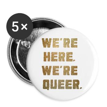 Wir sind da. Wir sind queer. - Buttons groß 56 mm (5er Pack) - Weiß - Vorne