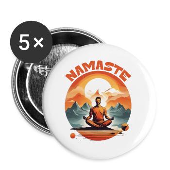 GELASSENHEIT INMITTEN VON GIPFELN: YOGA NAMASTE - Buttons groß 56 mm (5er Pack) - Weiß - Vorne