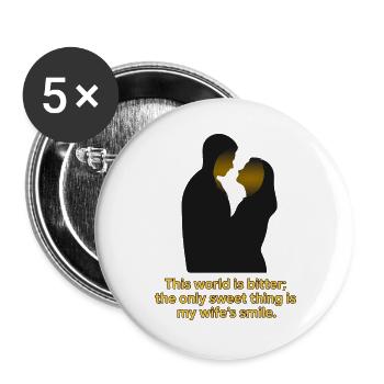 Die Umarmung des Lächelns der süßen Ehefrau - Buttons groß 56 mm (5er Pack) - Weiß - Vorne