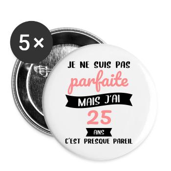 Anniversaire 25 ans - Pas parfaite mais 25 ans - Lot de 5 grands badges (56 mm) - blanc - Devant
