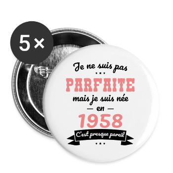 Anniversaire 65 ans - Pas parfaite née en 1958 - Lot de 5 grands badges (56 mm) - blanc - Devant