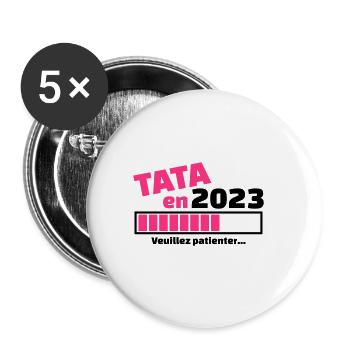 tata en 2023 veuillez patienter - Lot de 5 grands badges (56 mm) - blanc - Devant