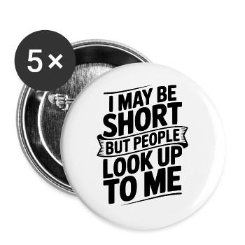 Ich mag klein sein, aber die Leute schauen zu mir auf - Buttons groß 56 mm (5er Pack) - Weiß - Vorne