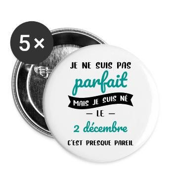Anniversaire - Pas parfait mais né le 2 Décembre - Lot de 5 grands badges (56 mm) - blanc - Devant