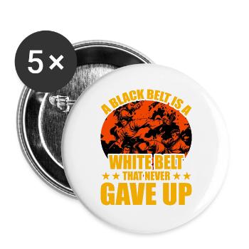 Une ceinture noire est une ceinture blanche qui n’a jamais baissé les bras - Lot de 5 grands badges (56 mm) - blanc - Devant
