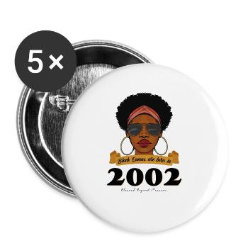 Schwarze Königinnen, geboren 2002, werden 22 Jahre alt und schauen - Buttons groß 56 mm (5er Pack) - Weiß - Vorne
