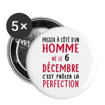 Anniversaire - Né le 6 Décembre Frôler perfection - Lot de 5 grands badges (56 mm) - blanc - Devant