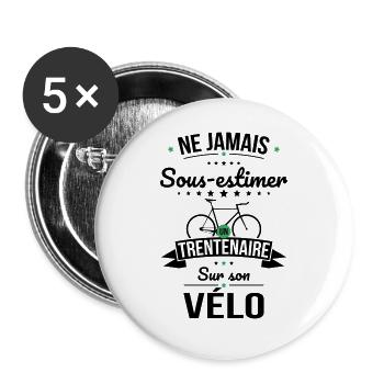 Sous-estimer un trentenaire sur son vélo - Lot de 5 grands badges (56 mm) - blanc - Devant