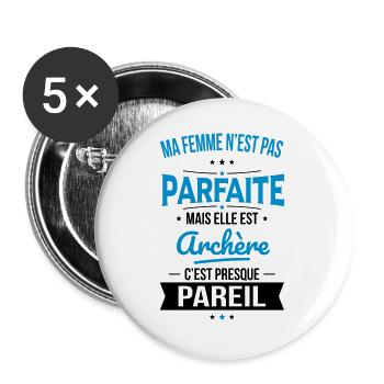 Ma femme n'est pas parfaite mais elle est archère - Lot de 5 grands badges (56 mm) - blanc - Devant