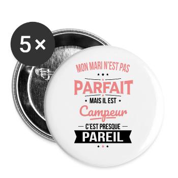 Mon mari n'est pas parfait mais il est campeur - Lot de 5 grands badges (56 mm) - blanc - Devant