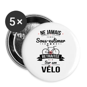 Sous-estimer une retraitée sur son vélo - Lot de 5 grands badges (56 mm) - blanc - Devant
