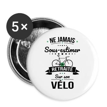 Sous-estimer un retraité sur son vélo - Lot de 5 grands badges (56 mm) - blanc - Devant