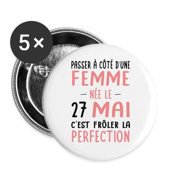 Anniversaire - Née le 27 Mai Frôler perfection - Lot de 5 grands badges (56 mm) - blanc - Devant