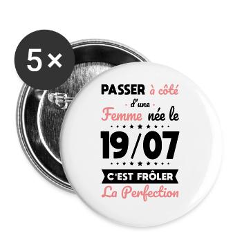 Anniversaire - Née le 19 Juillet Frôler perfection - Lot de 5 grands badges (56 mm) - blanc - Devant
