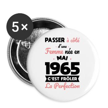 Anniversaire 60 ans - Née en Mai 1965 - Lot de 5 grands badges (56 mm) - blanc - Devant