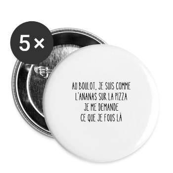 au boulot je suis comme l'ananas sur la pizza - Lot de 5 grands badges (56 mm) - blanc - Devant