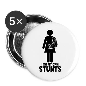 Ich mache meine Stunts selbst. Frauen mit gebroche - Buttons groß 56 mm (5er Pack) - Weiß - Vorne