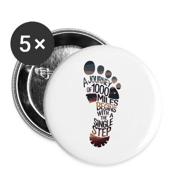 Un voyage de 1000 miles commence par le premier - Lot de 5 grands badges (56 mm) - blanc - Devant
