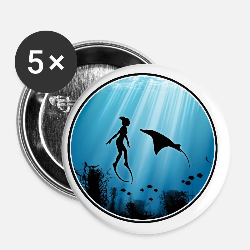 Free divers and manta rays - Buttons large 2.2''/56 mm (5-pack) - white