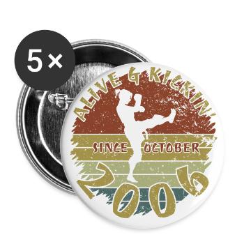18. Geburtstag Alive and kickin since 10/2006 - Buttons groß 56 mm (5er Pack) - Weiß - Vorne