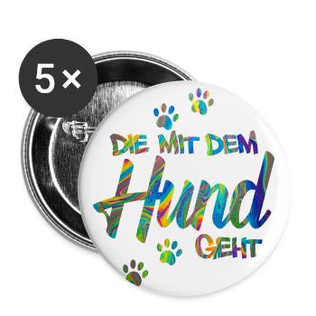 Die mit dem Hund geht | Hundebesitzer Geschenkidee - Buttons groß 56 mm (5er Pack) - Weiß - Vorne