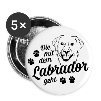 Die mit dem Labrador geht - Hundepfoten - Buttons groß 56 mm (5er Pack) - Weiß - Vorne