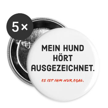 Mein Hund hört ausgezeichnet. Es ist ihm nur egal. - Buttons groß 56 mm (5er Pack) - Weiß - Vorne