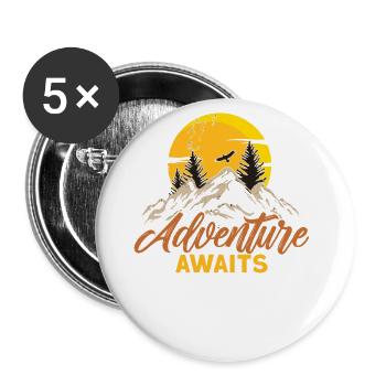 Die Berge Rufen Das Abenteuer Erwartet - Buttons groß 56 mm (5er Pack) - Weiß - Vorne