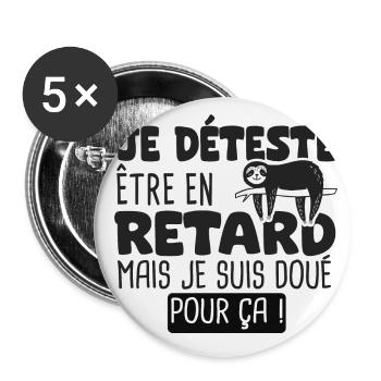 je deteste etre en retard mais doué pour ça - Lot de 5 grands badges (56 mm) - blanc - Devant