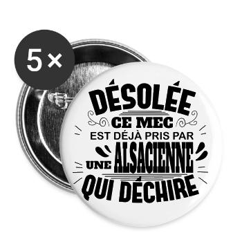 Ce mec est avec une Alsacienne qui déchire - Lot de 5 grands badges (56 mm) - blanc - Devant