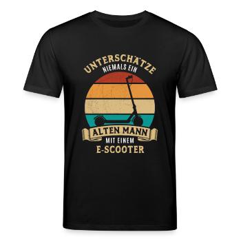 Unterschätze nie einen alten Mann mit E-Scooter - Stanley/Stella Unisex Bio-T-Shirt CREATOR  - Schwarz - Vorne - Alina (178cm) & Michal (187cm)