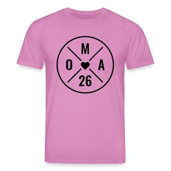 Oma 26 - Herz - Baby Ankündigung - Oma 2026 - Stanley/Stella Unisex Bio-T-Shirt CREATOR  - Pink - Vorne - Alina (178cm) & Michal (187cm)