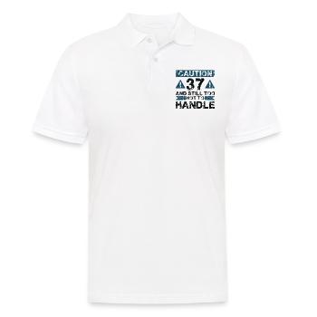 37 Too Hot to Act - 37e anniversaire - Polo Homme - blanc - Devant - Kai (181cm)
