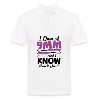 I own a 9mm and I know how to use it - Männer Poloshirt - Weiß - Vorne - Kai (181cm)