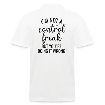 I'm Not a Control Freak - Männer Poloshirt - Weiß - Hinten - Kai (181cm)