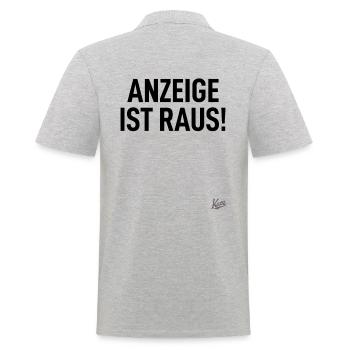 Typisch Deutsch: Anzeige ist raus! - Männer Poloshirt - Grau meliert - Hinten - Kai (181cm)