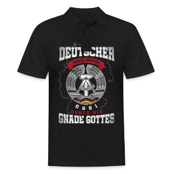 Deutscher durch Geburt,Ossi durch die Gnade Gottes - Männer Poloshirt - Schwarz - Vorne - Kai (181cm)