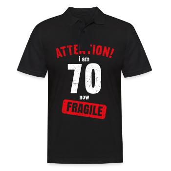 Achtung Ich bin jetzt 70 Fragile 70. Geburtstag - Männer Poloshirt - Schwarz - Vorne - Kai (181cm)