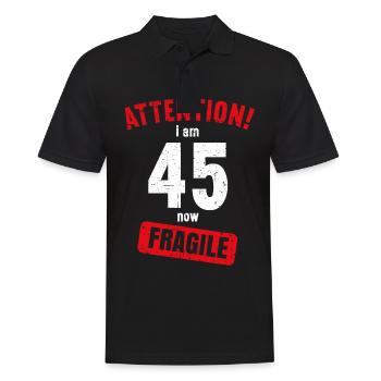 Achtung Ich bin jetzt 45 Fragile 45. Geburtstag - Männer Poloshirt - Schwarz - Vorne - Kai (181cm)