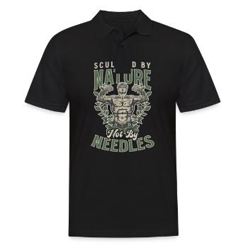 Schicker Bodybuilder, der von der Natur geformt wurde, nicht von Needl - Männer Poloshirt - Schwarz - Vorne - Kai (181cm)