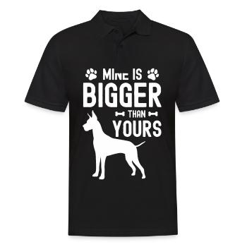 Meiner ist größer als deiner - Männer Poloshirt - Schwarz - Vorne - Kai (181cm)