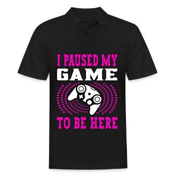 I paused my game to be here pink - Gamer Zocken - Männer Poloshirt - Schwarz - Vorne - Kai (181cm)