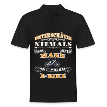 Unterschätze niemals einen alten Mann mit E-Bike - Männer Poloshirt - Schwarz - Vorne - Kai (181cm)