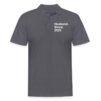 Jubiläumsehemann seit 2025 Hochzeit - Männer Poloshirt - Anthrazit - Vorne - Nico (186cm)