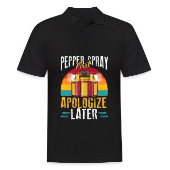 Pepper spray first, apologize later. Antisozial - Männer Poloshirt - Schwarz - Vorne - Kai (181cm)