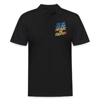 DU BIST DEIN EIGENES HINDERNIS UND DEINE EIGENE LÖSUNG - Männer Poloshirt - Schwarz - Vorne - Kai (181cm)