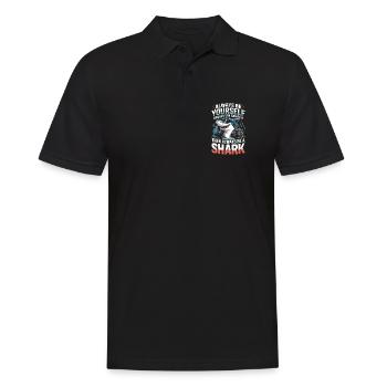 Sei immer du selbst, es sei denn, du kannst ein Hai sein - Männer Poloshirt - Schwarz - Vorne - Kai (181cm)