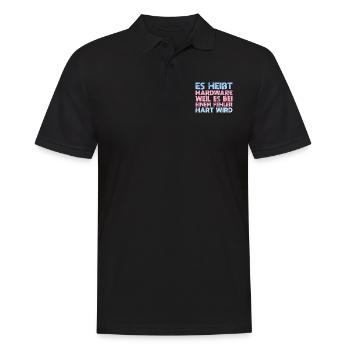 Es Heißt Hardware, Weil Es Bei Einem Fehler... - Männer Poloshirt - Schwarz - Vorne - Kai (181cm)