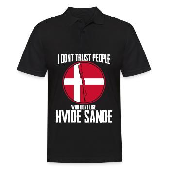 Hvide Sande Dänemark Holmsland Klit - Männer Poloshirt - Schwarz - Vorne - Kai (181cm)